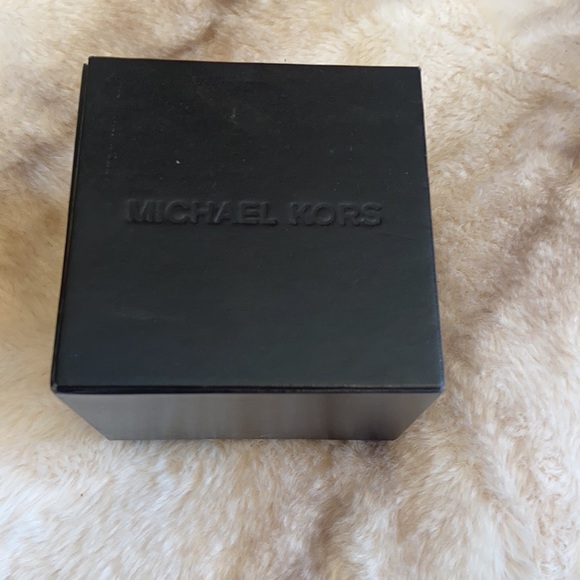 Michael Kors Women’s Quartz Watch - Picture 7 of 7